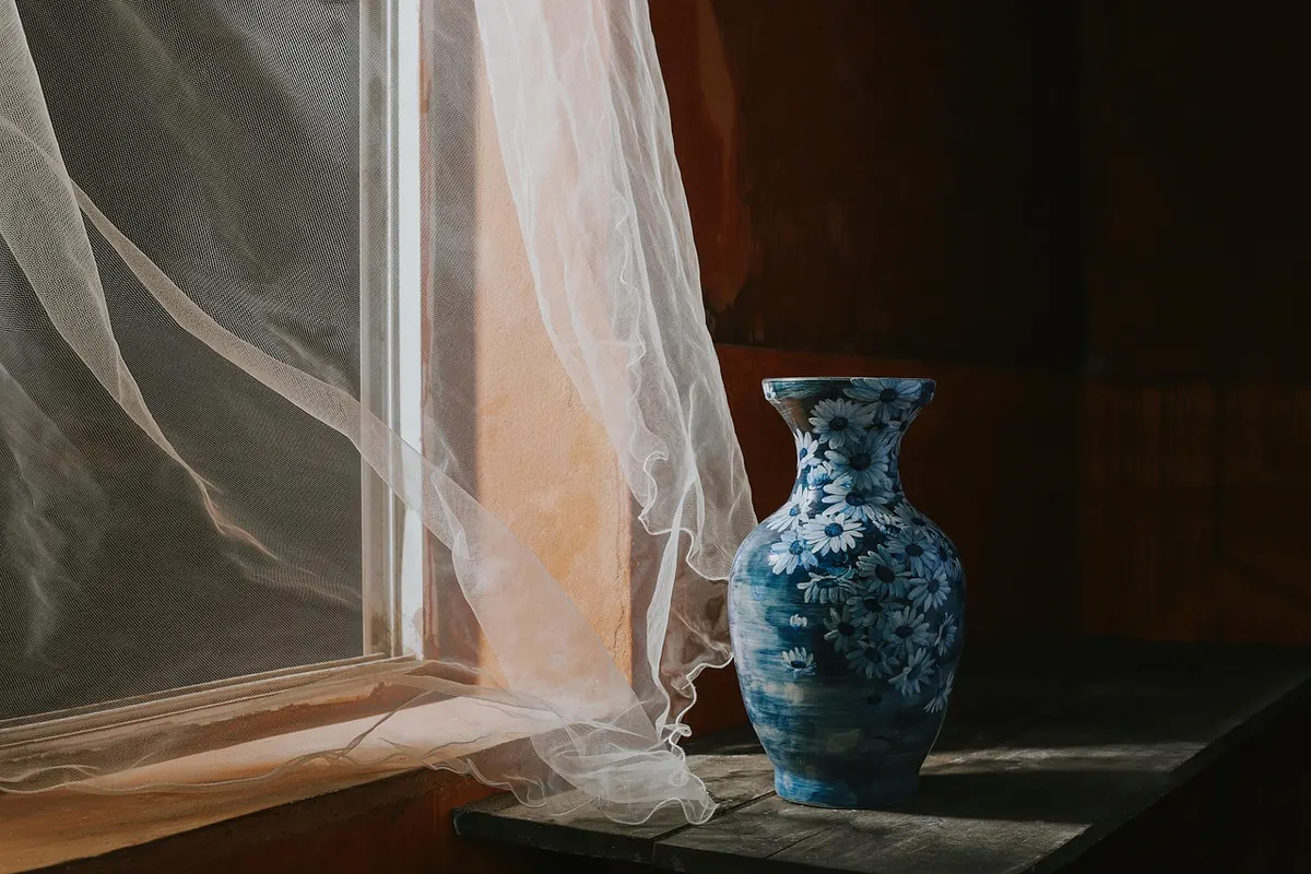 How to Choose the Right Curtains for Bay Windows