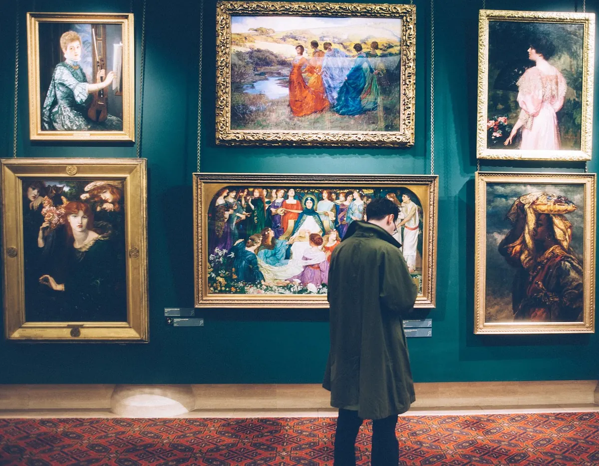 How to Create a Rental-Friendly Gallery Wall Without Damaging Walls